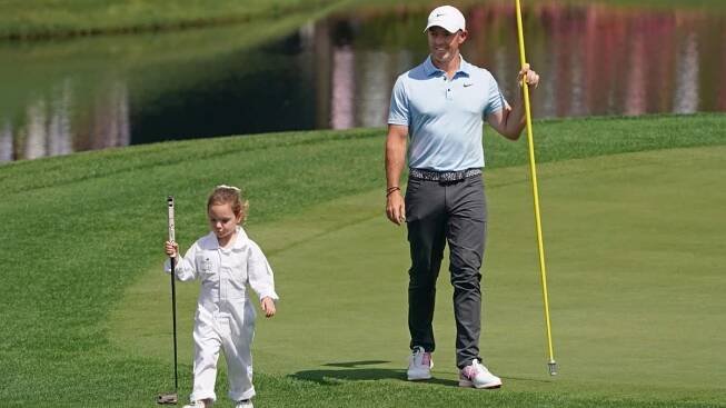Čtyřletá dcera golfisty McIlroye si podmanila Masters. Trefila dlouhý putt