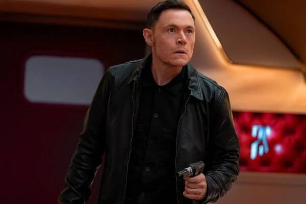 V letu - Z filmu - Burn Gorman