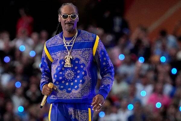 NY Post mocked for shaming Snoop Dogg for smoking weed before Super Bowl halftime show