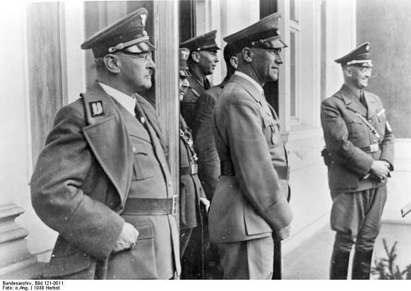 Bundesarchiv_Bild_121-0011,_Sudetenland,_Besuch_Wilhelm_Frick