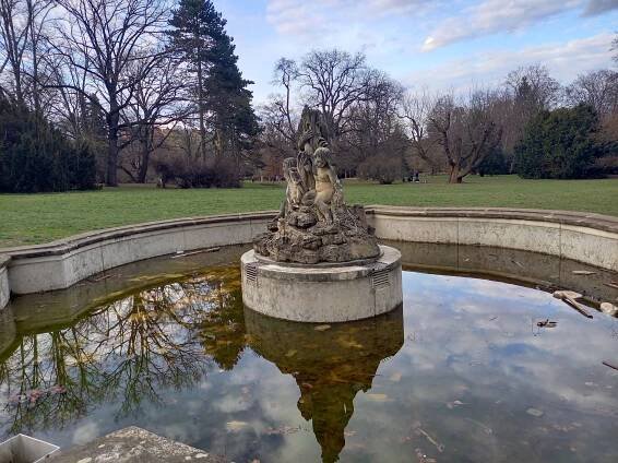 Fotografie - Kašna se sousoším tří Puttů, park Lužánky, Brno - 20.03.2023