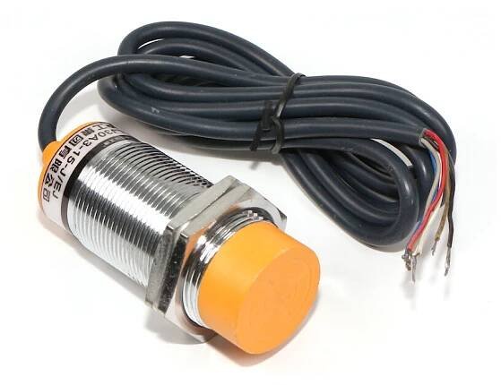 Indukční koncový spínač pro VC 600 (oba bezpotenciálové) LG12A3-10-J/EZ