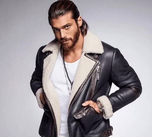 Can Yaman ve 28 letech