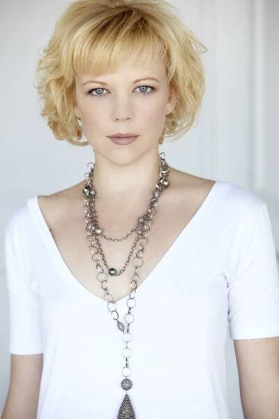 Emily Bergl photo