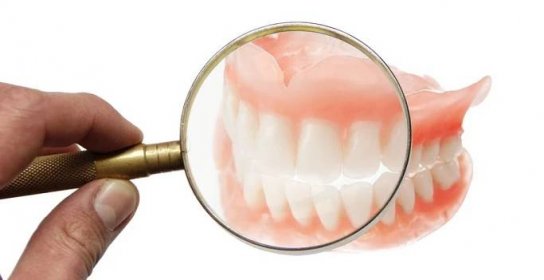 Co Vás zajímá o zubních náhradách, můstcích a implantátech