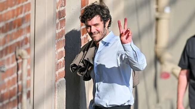 Adam Brody hlásí triumfální návrat jako sexy rabín! Nejpřitažlivější je na něm harmonické manželství - Proženy.cz