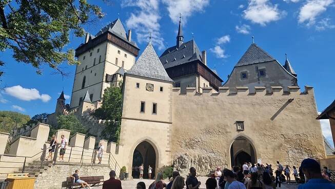 Výlet na státní hrad Karlštejn – Naše Martinice z. s.
