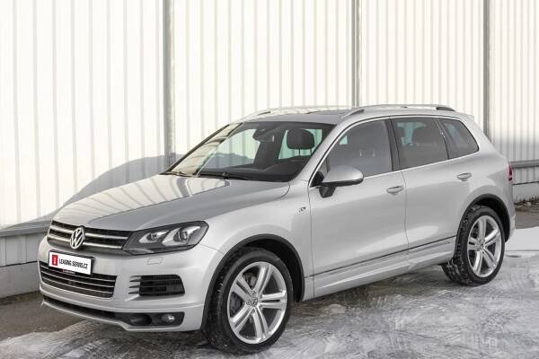 VW TOUAREG 4.2 TDI V8 R-LINE - LEASING SERVIS.CZ s.r.o.