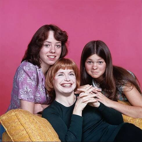 10 Distraught Details Surrounding Mackenzie Phillips, Who Was In A Sexual Relationship With Her Rocker Father John Phillips