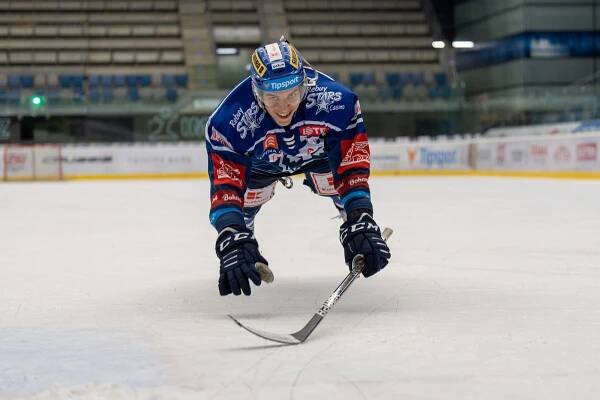 PODÍVEJTE SE: Rytíři mají ohromnou fazonu, Vary rozprášili 5:0