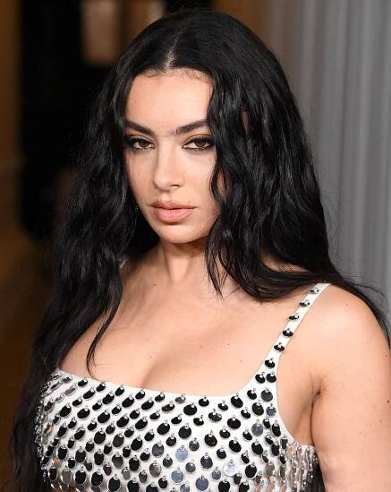 Charli xcx arrives at the 2024 LACMA Art+Film gala at the Los Angeles County Museum of Art on November 2th, 2024, in Los Angeles, California © Photo by Steve Granitz/FilmMagic via Getty Images.
