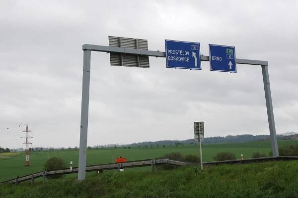 Nová křižovatka na I/43. Balisety u Sebranic nahradí kruhový objezd