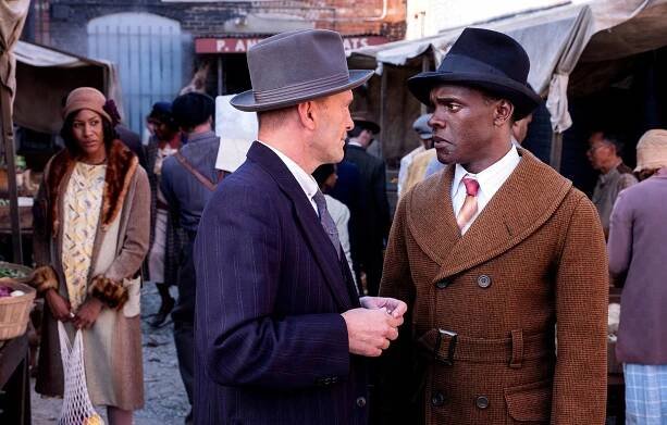 Perry Mason - Třetí kapitola - Z filmu - Andrew Howard, Chris Chalk