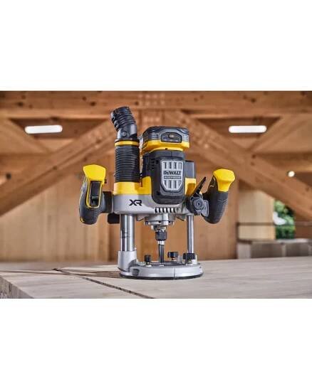 DeWalt DCW620H2 aku bezuhlíková horní fréza 18V/2*5Ah, kleštiny 8+12mm, 110 Další informace regulátor otáček přepravní box v ceně