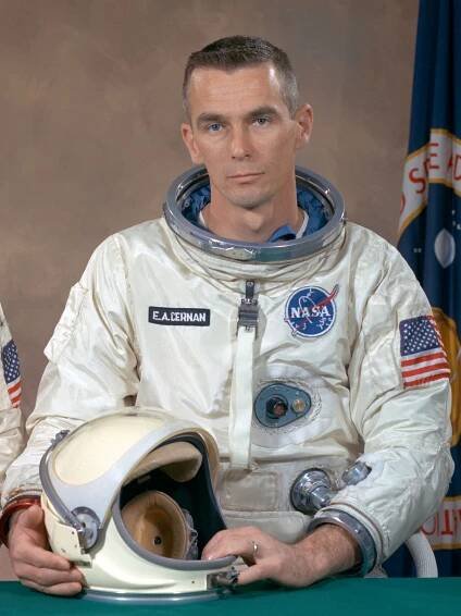 Soubor:Eugene Cernan (Gemini 9).jpg – Wikipedie
