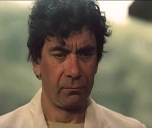 Petr Čepek ve filmu Krajina s nábytkem (1986, režie Karel Smyczek)