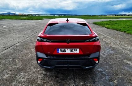 Test Peugeot 408: Za krásu se platí | Autojournal.cz