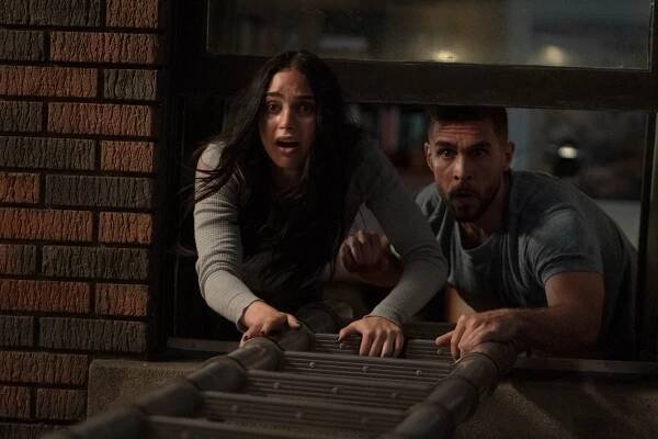 Vřískot 6 - Z filmu - Melissa Barrera, Josh Segarra