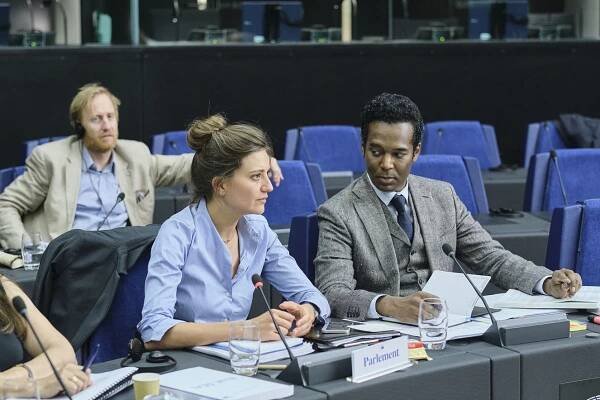 Parlament - Série 2 - Z filmu - Gustaf Hammarsten, Georgia Scalliet, William Nadylam