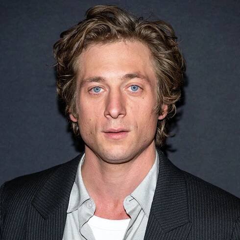 The Curious Case of Jeremy Allen White's Belly Button— See Photos