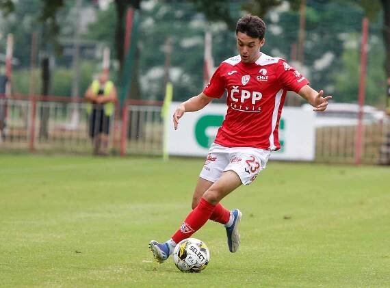 Přípravné fotbalové utkání mezi FK Pardubice a FC Sellier & Bellot Vlašim na stadionu Pod Vinicí v Pardubicích.