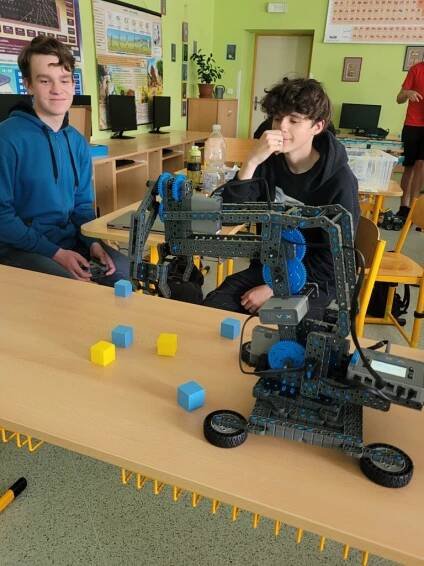 Robotika v 9. třídě – Základní škola a Mateřská škola Žďárná