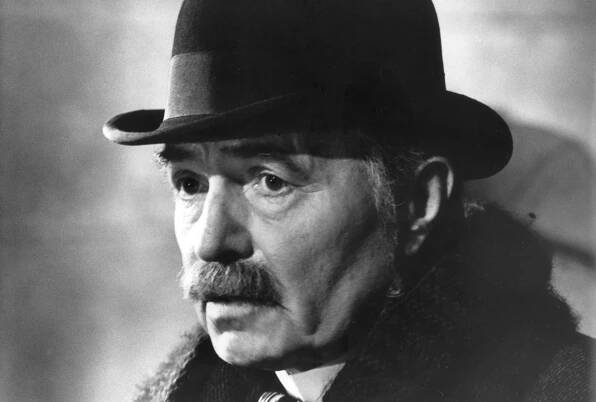 Vražda na úrovni - Z filmu - James Mason