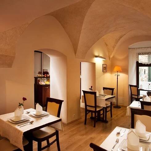 Hotel Santi - Laris Hotels Group - Zarezerwuj bezpośrednio o 11% taniej!