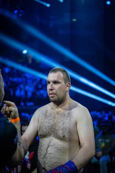 Bojovník Lukáš Huhu Procházka přijal zápas s Jaroslavem Kotlárem v Clash of the Stars 4 den před zápasem. Jak souboj hodnotí? :: CelebrityRevue.cz