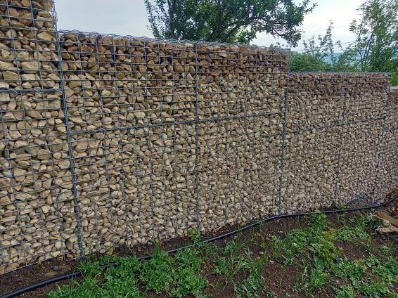 Stavba gabionového plotu v Litochovicích nad Labem – Gabiony na klíč