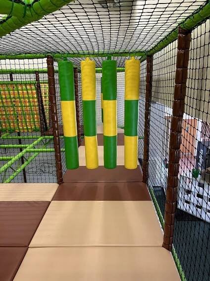 Labyrint s atrakcemi, formule a kavárna. V Blansku otevírá herní centrum Hopík