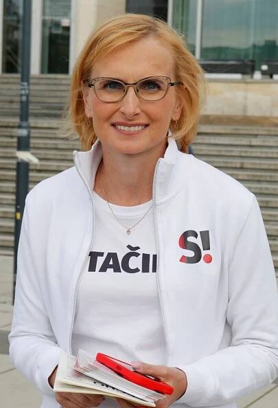 Kateřina Konečná kandiduje do Evropského parlamentu za Stačilo! Konečná je poslankyní Evropského parlamentu. Je předsedkyní Komunistické strany Čech a Moravy. Do evropských voleb spojila pod značkou Stačilo! KSČM, SD-SN a ČSNS. Je jí 43 let a bydlí v Novém Jičíně.
