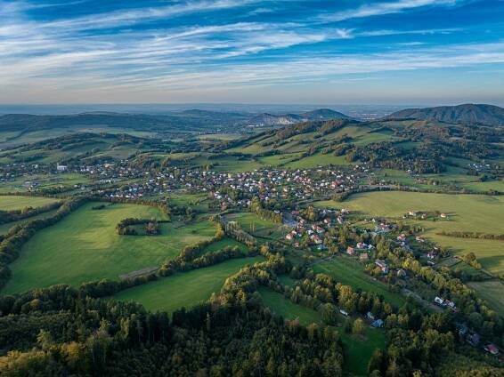 Galerie - Pohled na obec z dronu - Obec Veřovice - Obec Veřovice