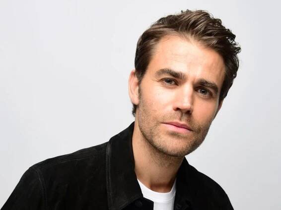 Paul Wesley avoids the one bookshelf styling mistake people often make – designers say we should follow his...