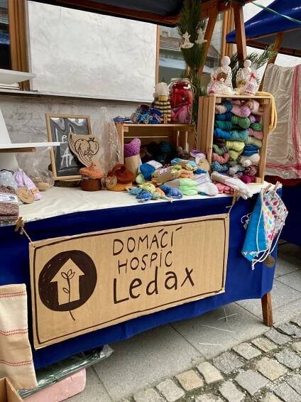 Radniční trhy v Českých Budějovicích 2022 | Fotogalerie | Domácí hospic | Ledax - Služby pro seniory a dlouhodobě nemocné