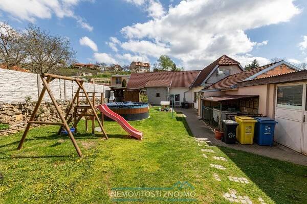 Prodej rodinného domu 4+kk, vejminek 1+kk, pozemek 838m2, k.ú. Dyje u Znojma
