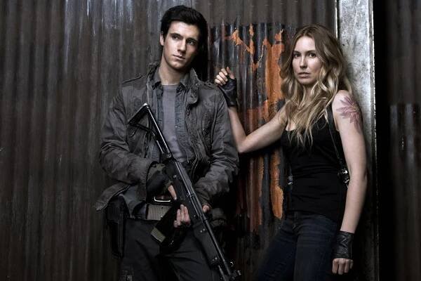 Drew Roy, Sarah Carter - Falling Skies - Season 2 - Promo