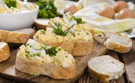 Vaječné přebytky z Velikonoc: tipy na neotřelé pomazánky i hlavní jídla