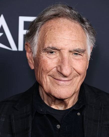 Americký herec Judd Hirsch přijíždí na festival AFI v roce 2022 - Uzavírací noc Speciální projekce univerzálních snímků "The Fabelmans", který se konal 6. listopadu 2022 v Hollywoodu, Los Angeles, Kalifornie, Spojené státy americké. — Stock obrázek