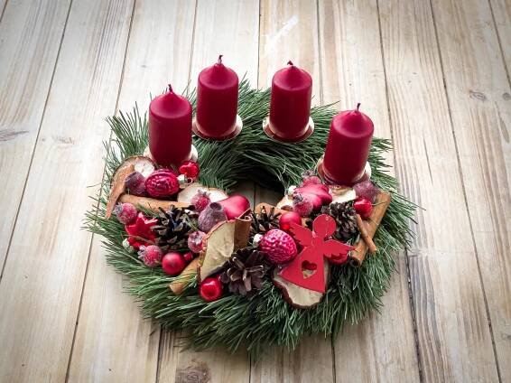 věnec advent červený svíčky