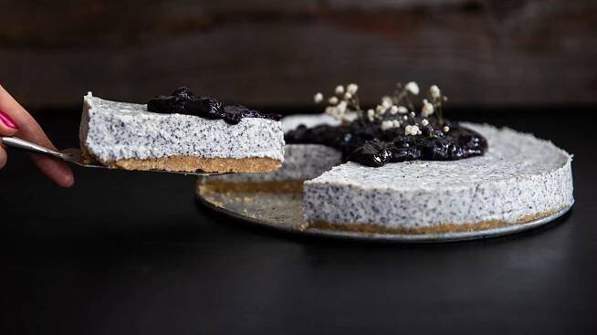 Nepečený makový cheesecake s tvarohem a bílou čokoládou - Proženy.cz