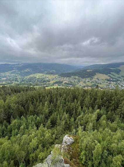 Výlet s dětmi na skalní vyhlídky Stráž - Rokytnice nad Jizerou | Ověřeno rodiči