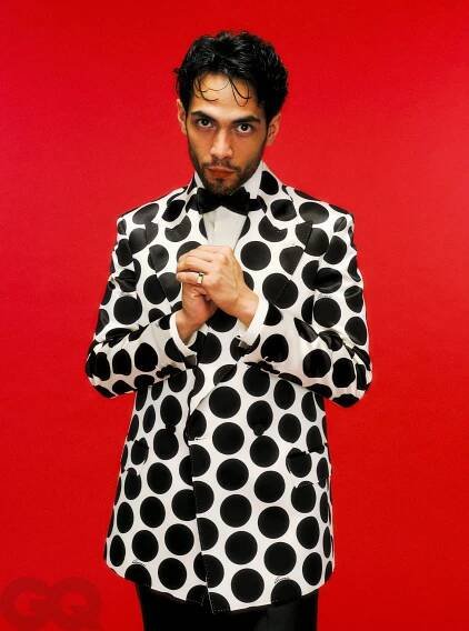 Jacket 6500 shirt 850 and pants 1950 by Gucci. Bow tie 98 by Carrot  Gibbs. Ring 5000 by Retrouvaí.