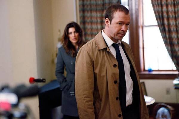 Spravedlnost v krvi - The Uniform - Z filmu - Jennifer Esposito, Donnie Wahlberg