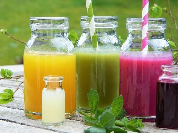 Pitný režim nemusí být nudou. Vyzkoušejte netradiční nealkodrinky