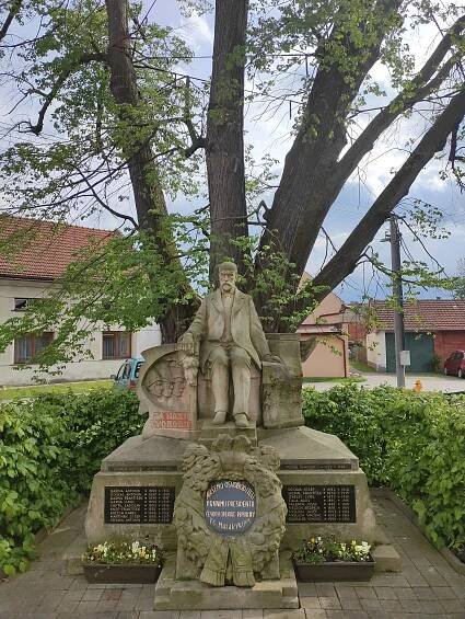 Soubor:Lípa v Radslavicích, Radslavice, okres Přerov 01.jpg – Wikipedie