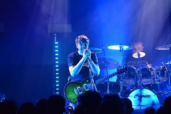 THE PINEAPPLE THIEF S GAVINEM HARRISONEM NADCHLI OLOMOUCKÉ PUBLIKUM - HUDEBNÍ SCÉNA