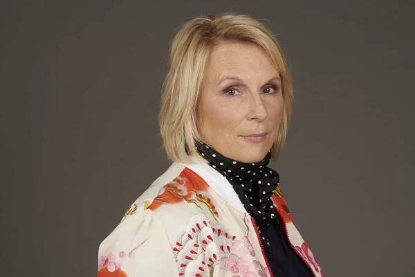 Jennifer Saunders - Cizinec - Promo