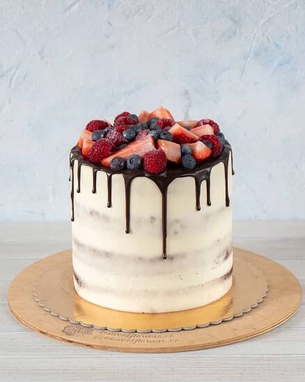 A classic cake with chocolate smudges. | Classic cake, Cake, Chocolate