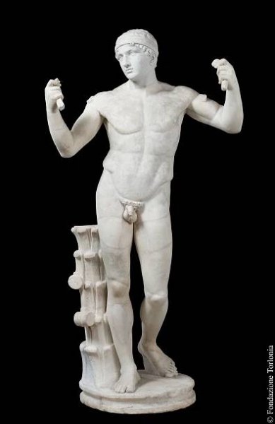 Virile statue, replica of the Diadumenos by Polyclitus